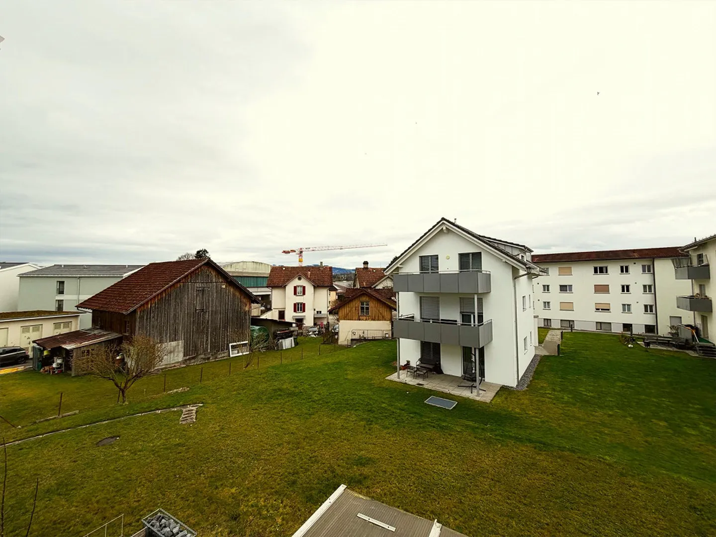 Charming 4.5-room apartment with balcony and beautiful view in Stachen - Photo 1 of 10