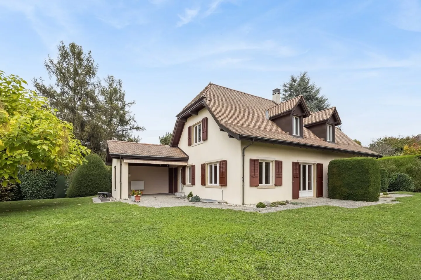 Villa mit außergewöhnlichem Potenzial - Foto 1 von 11