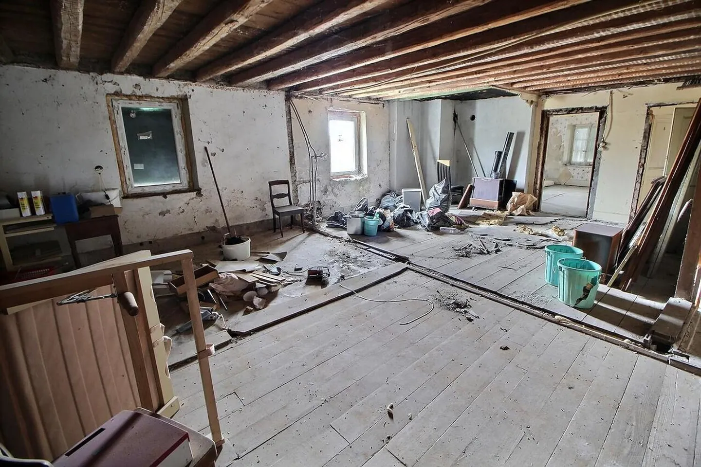 CLASSIC SALE For complete renovation - Photo 6 of 10