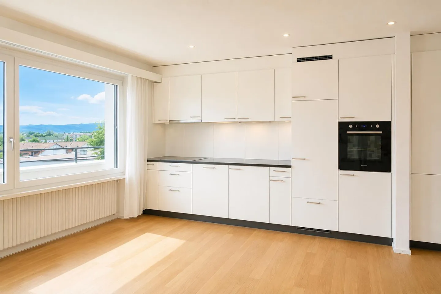 Appartement lumineux de 3,5 pièces avec balcon et place de garage à Oetwil am See - Photo 4 sur 10