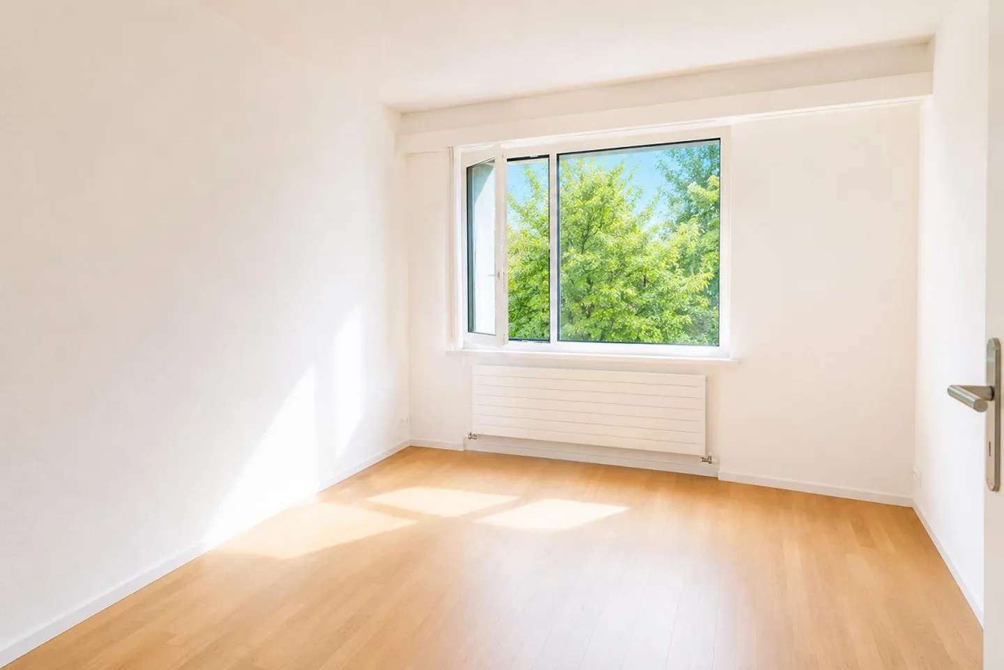 Appartement lumineux de 3,5 pièces avec balcon et place de garage à Oetwil am See - Photo 9 sur 10