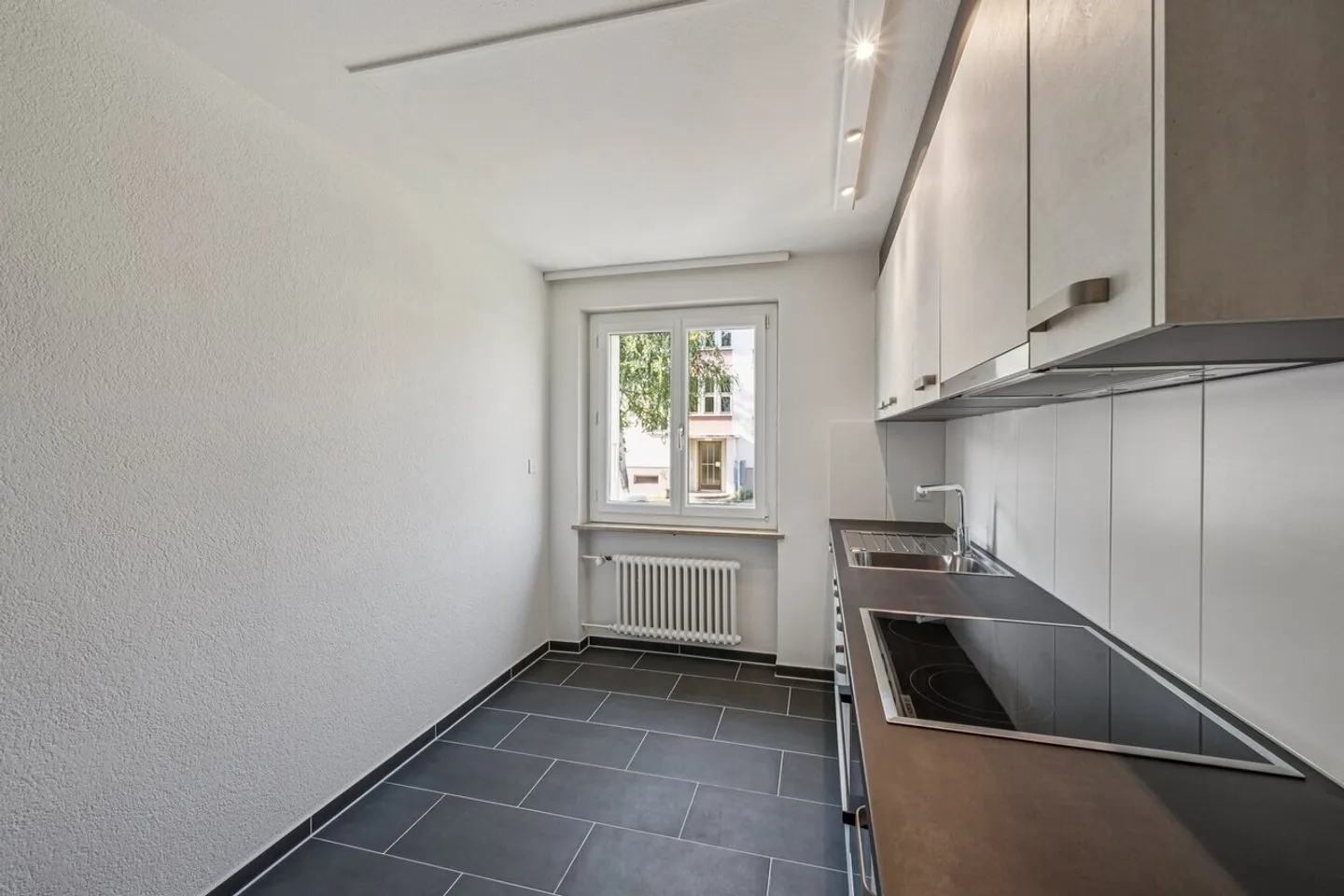 Apartment for rent - Photo 3 of 8