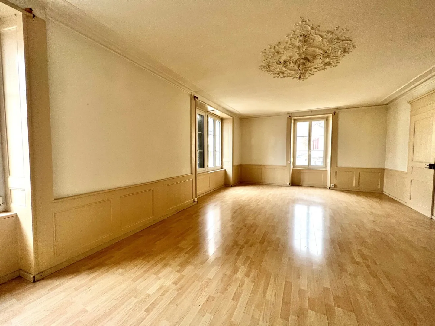 Superbo edificio con un ottimo rendimento - Foto 3 di 15