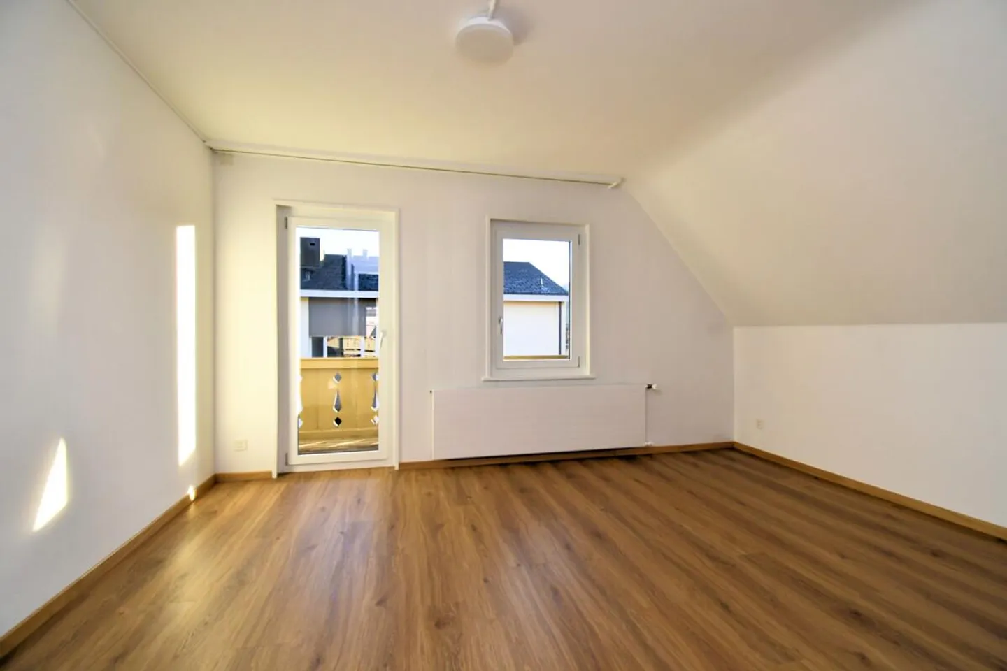 Renovierte und helle Wohnung zu vermieten. - Foto 1 von 9