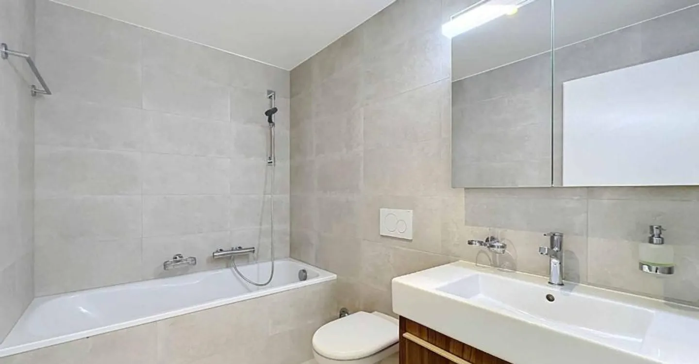 Appartement Charmant avec Terrasse - Photo 8 sur 12