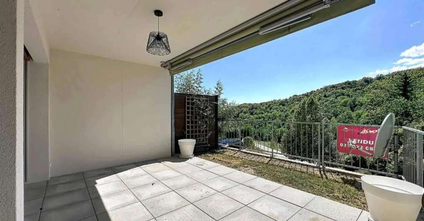 Appartement Charmant avec Terrasse - Photo 11 sur 12