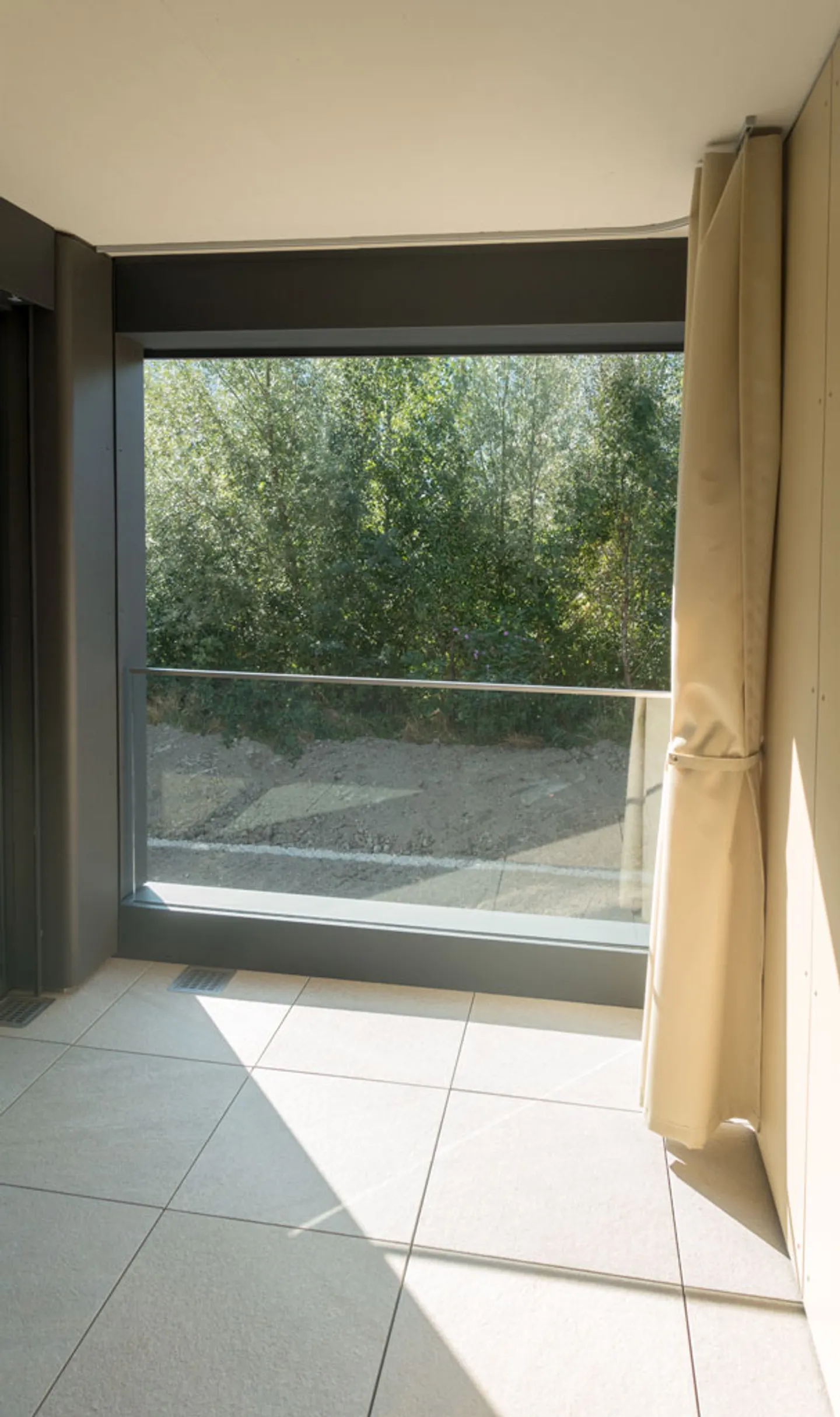 Modern apartment in family-friendly development in a good location - Photo 9 of 13