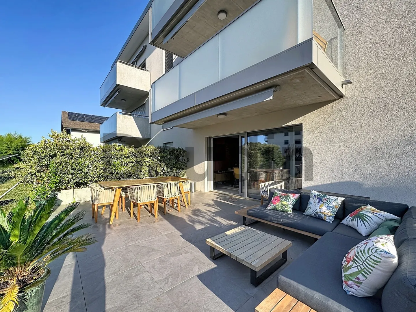 Garden-level apartment near the shores of Lake Geneva - Photo 1 of 8