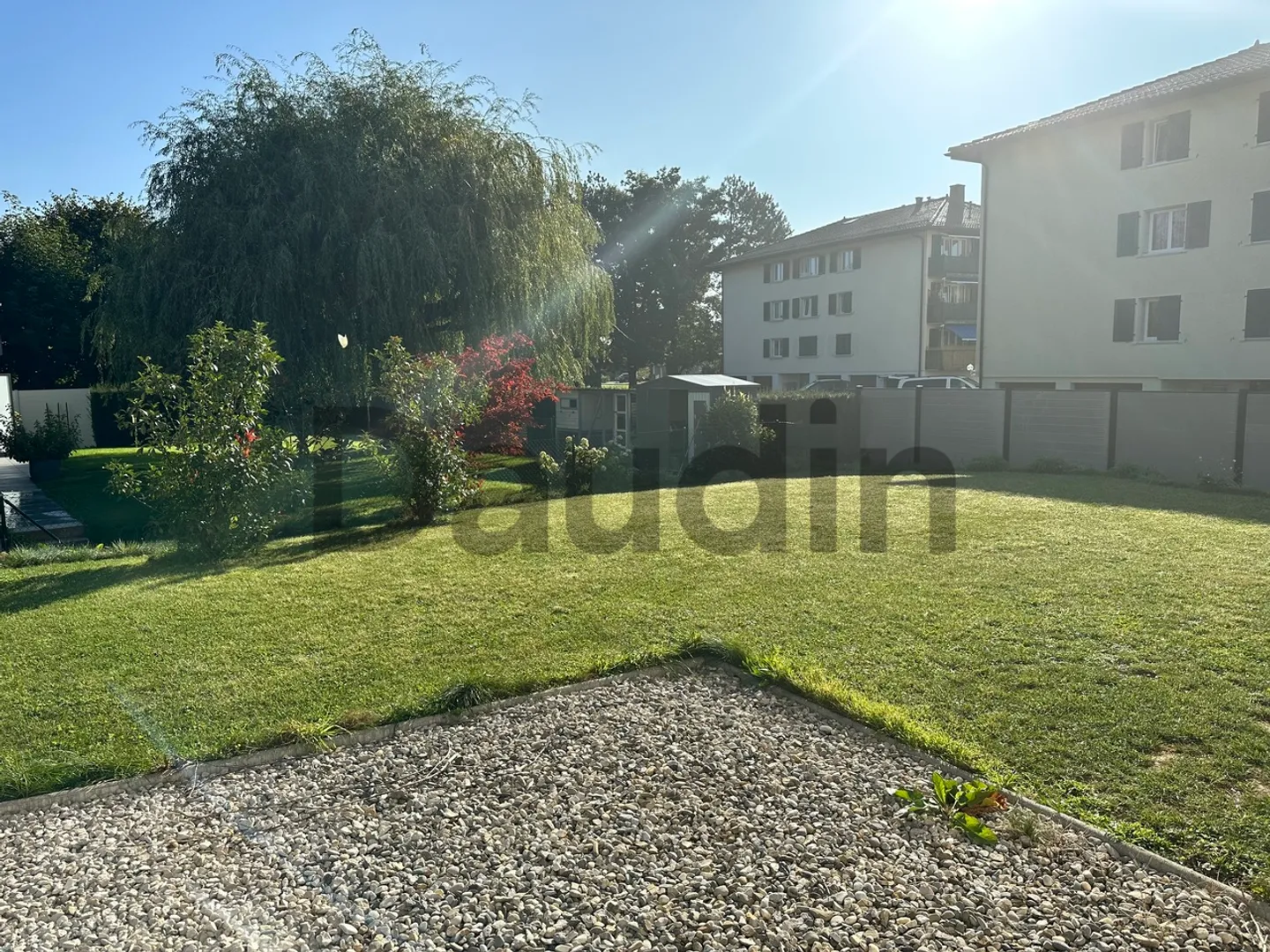 Garden-level apartment near the shores of Lake Geneva - Photo 2 of 8