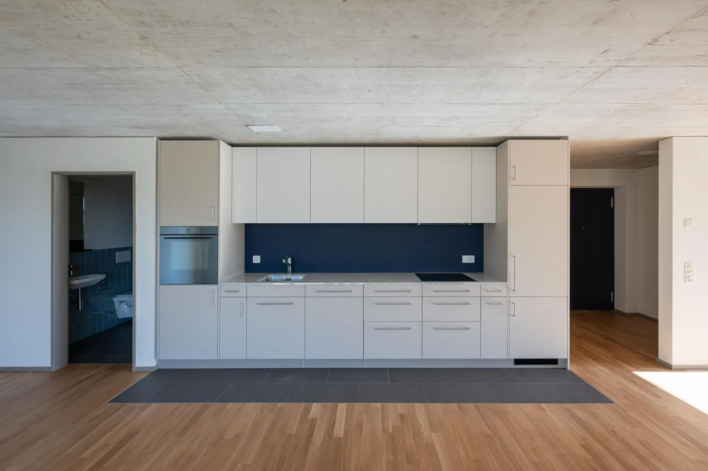 Dreamlike apartment with 3.5 rooms and spacious balcony available! - Photo 2 of 6