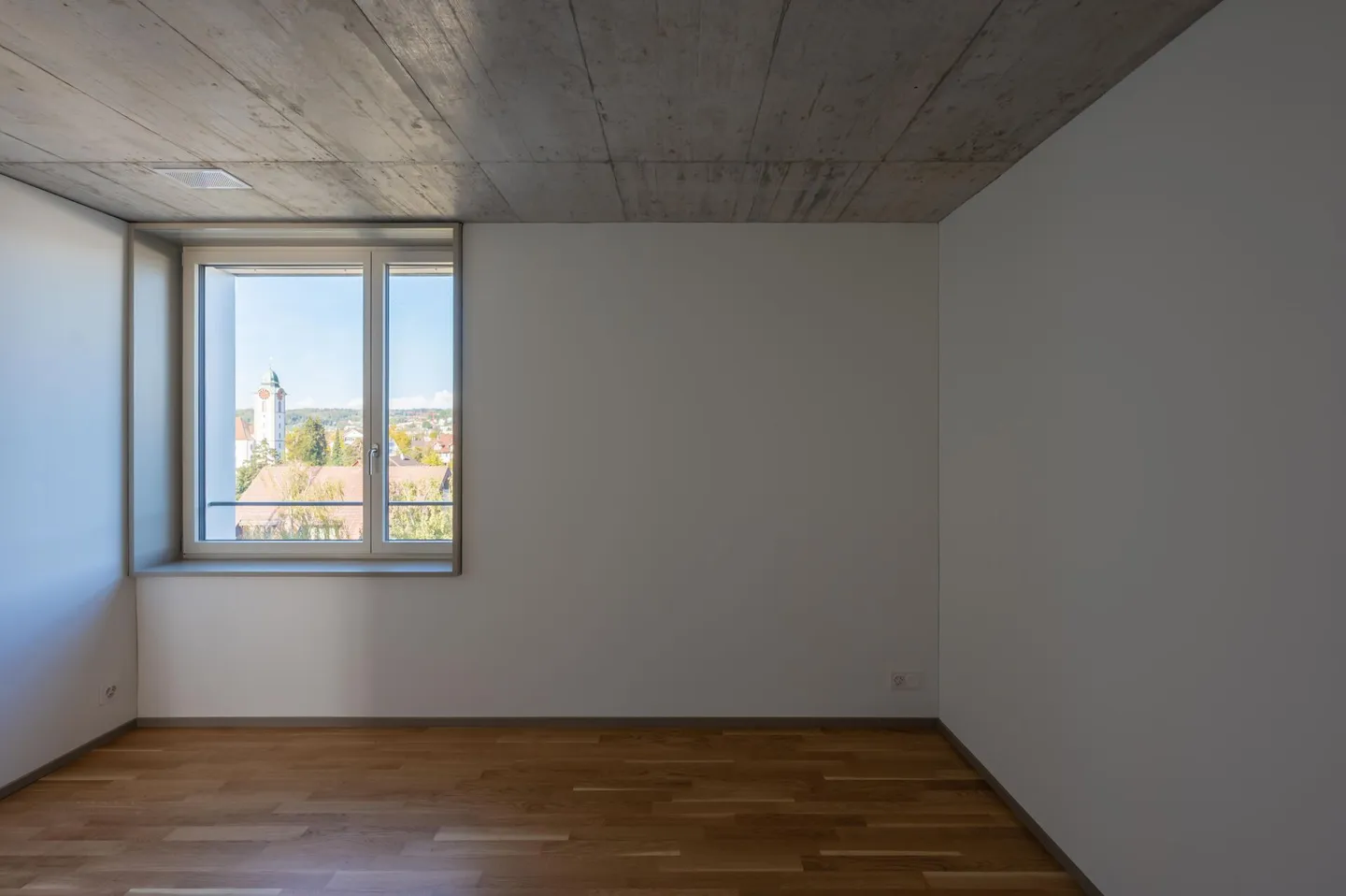 Dreamlike apartment with 3.5 rooms and spacious balcony available! - Photo 3 of 6