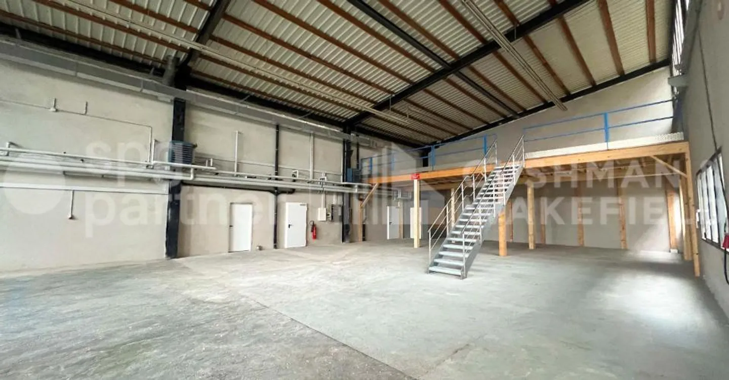 Große Industriefläche von 2.390 m² | Selten in Genf | Sofort verfügbar - Foto 7 von 12