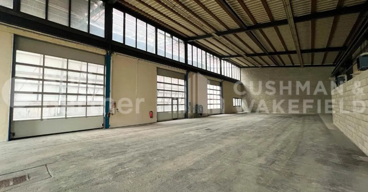 Große Industriefläche von 2.390 m² | Selten in Genf | Sofort verfügbar - Foto 2 von 12