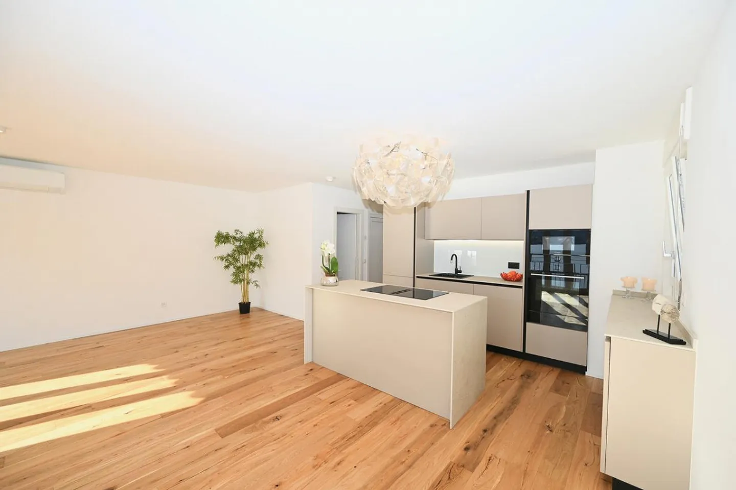 Appartamento completamente ristrutturato con vista lago a Ponte Tresa - Foto 8 di 13