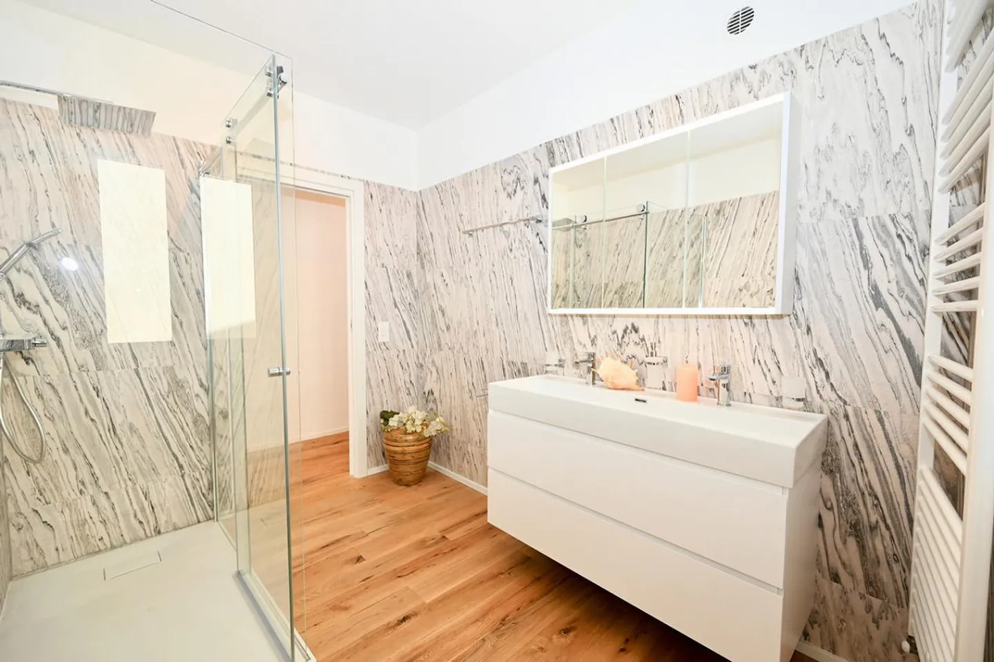 Appartamento completamente ristrutturato con vista lago a Ponte Tresa - Foto 11 di 13