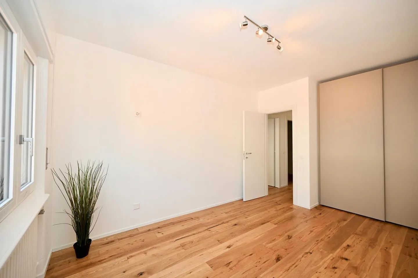 Appartamento completamente ristrutturato con vista lago a Ponte Tresa - Foto 10 di 13