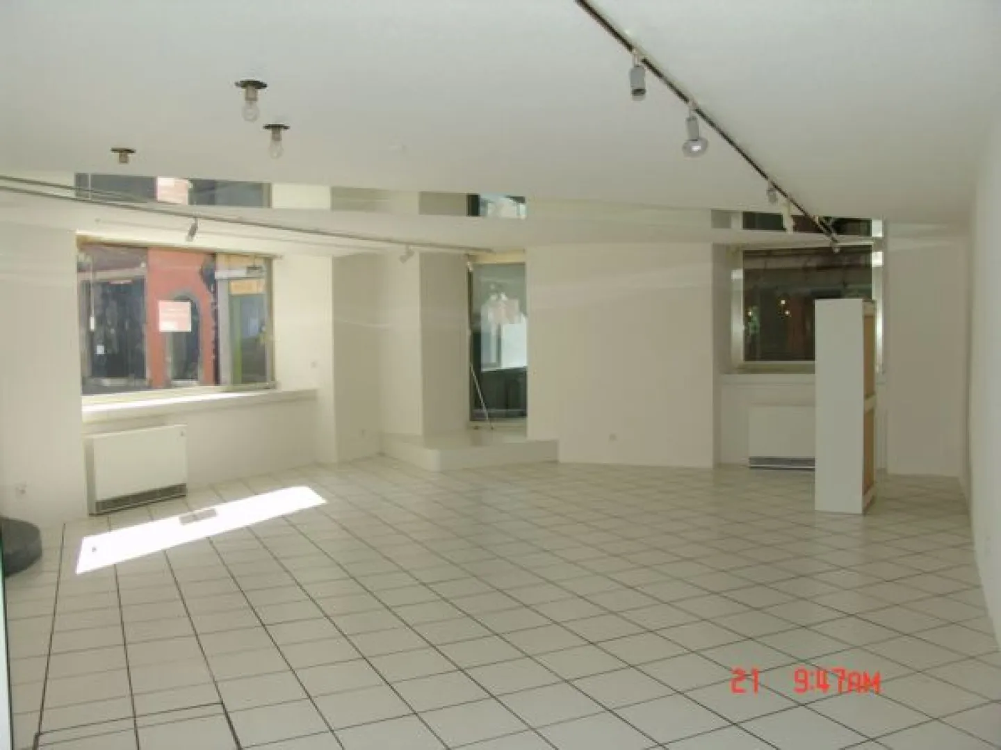 Espace de vente au rez-de-chaussée - Photo 2 sur 5