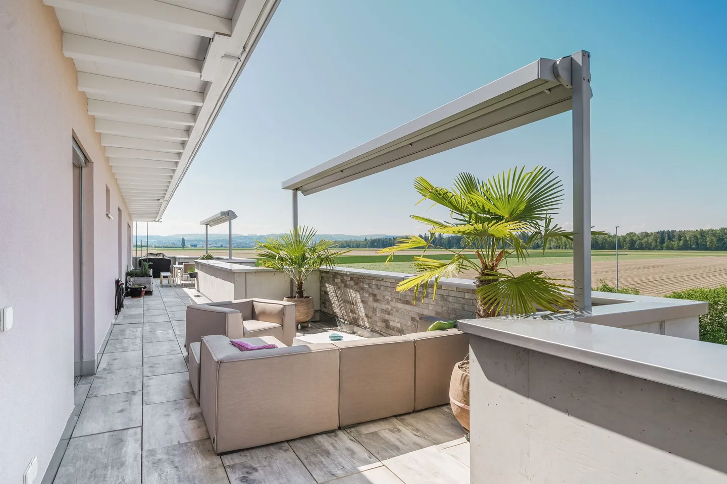 Oasi attico esclusiva con 167 m² di superficie abitabile e 108 m² di terrazze panoramiche - Foto 1 di 26
