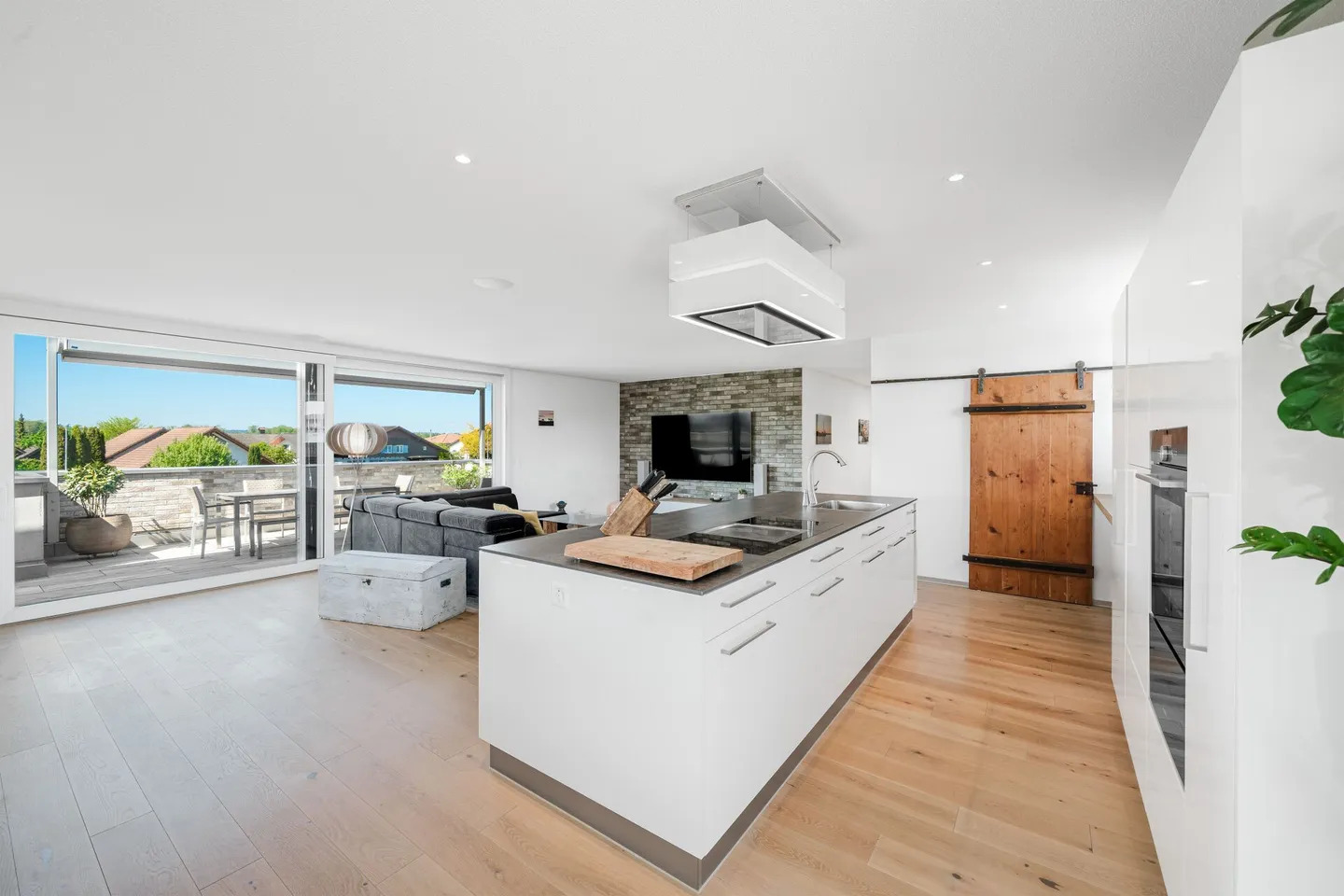 Oasi attico esclusiva con 167 m² di superficie abitabile e 108 m² di terrazze panoramiche - Foto 3 di 26