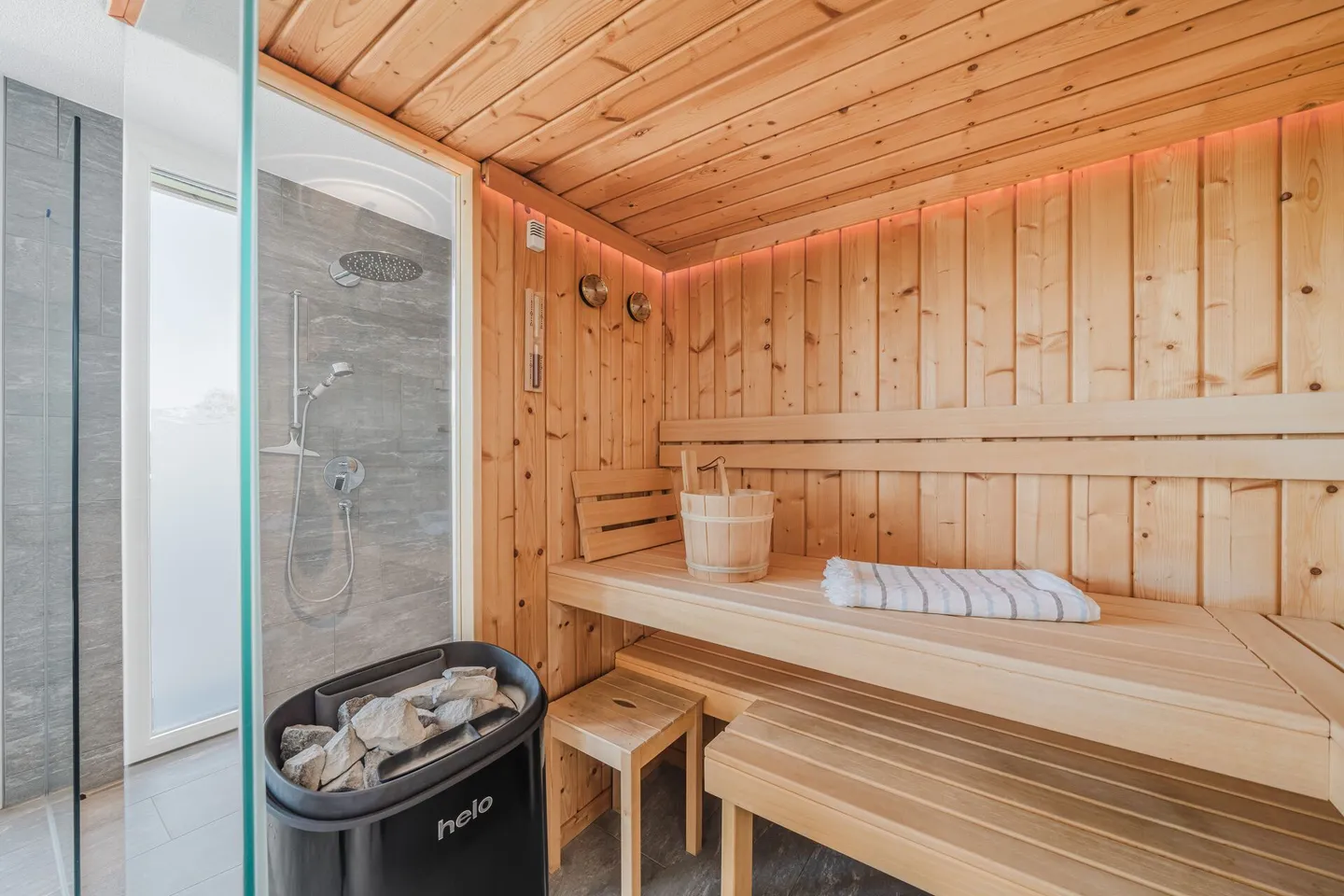 Oasi attico esclusiva con 167 m² di superficie abitabile e 108 m² di terrazze panoramiche - Foto 14 di 26