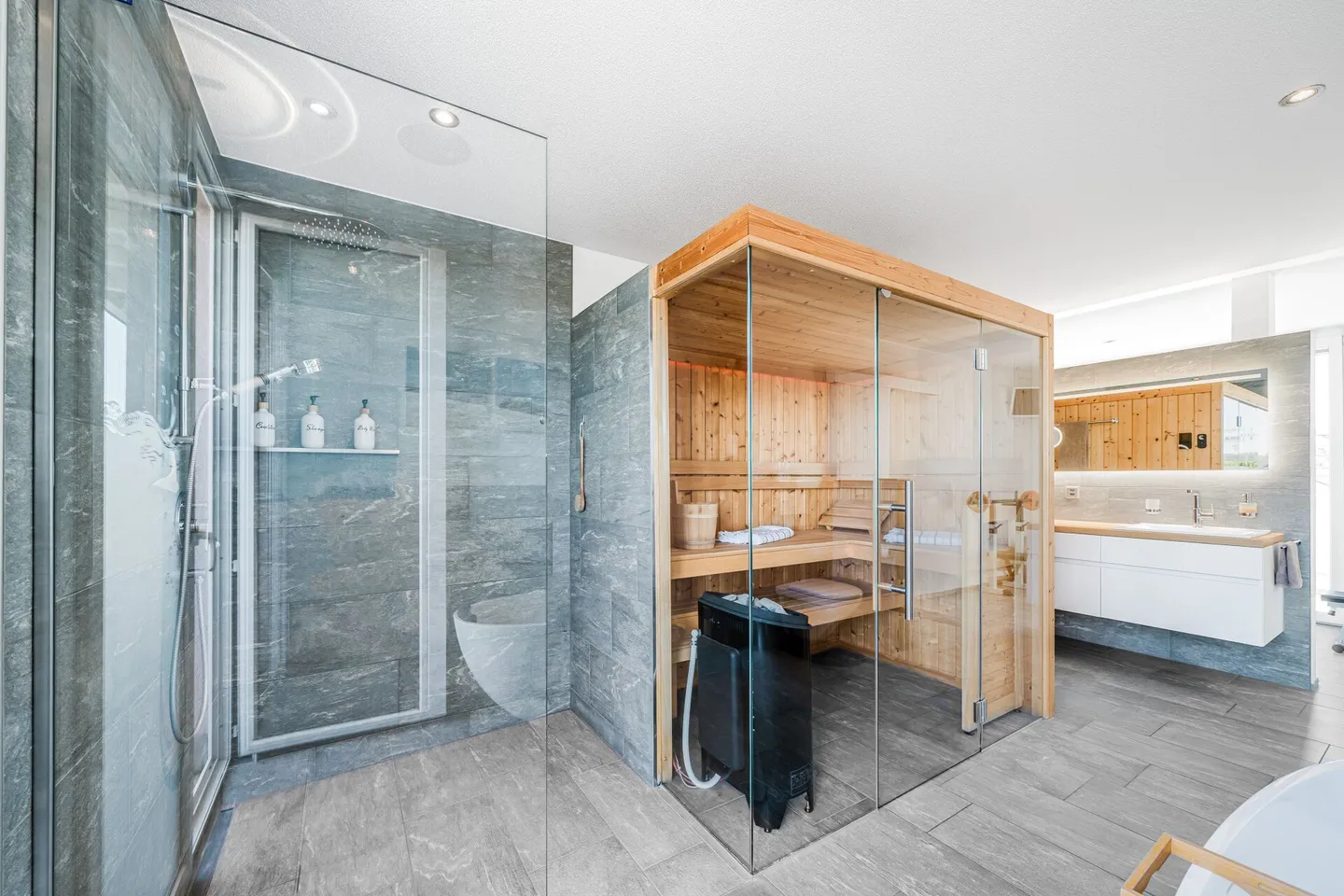 Oasi attico esclusiva con 167 m² di superficie abitabile e 108 m² di terrazze panoramiche - Foto 13 di 26