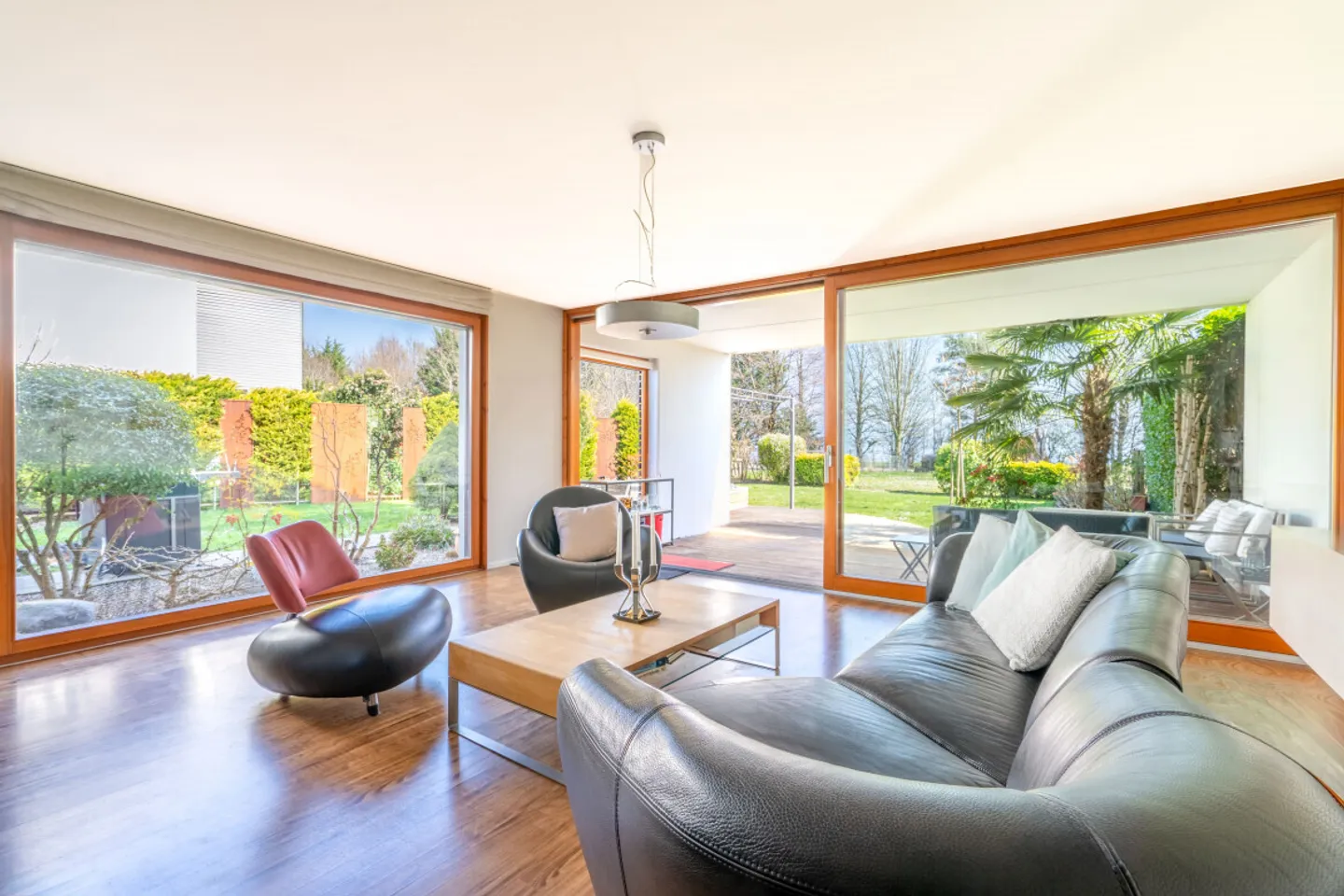 AN IDEAL LOCATION BETWEEN LAKE AND VINES - Photo 2 of 9