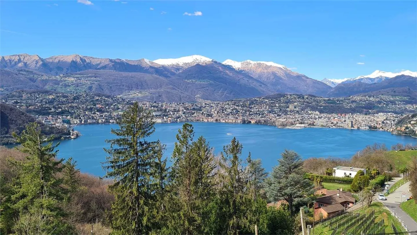 AROGNO: BAULAND MIT SEEBLICK - Foto 1 von 4