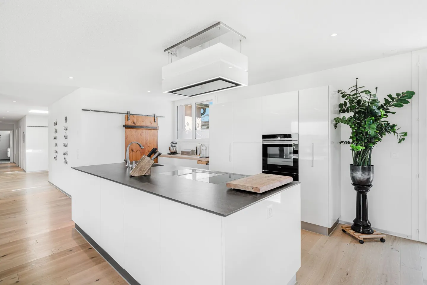 Oasi attico esclusiva con 167 m² di superficie abitabile e 108 m² di terrazze panoramiche - Foto 4 di 26