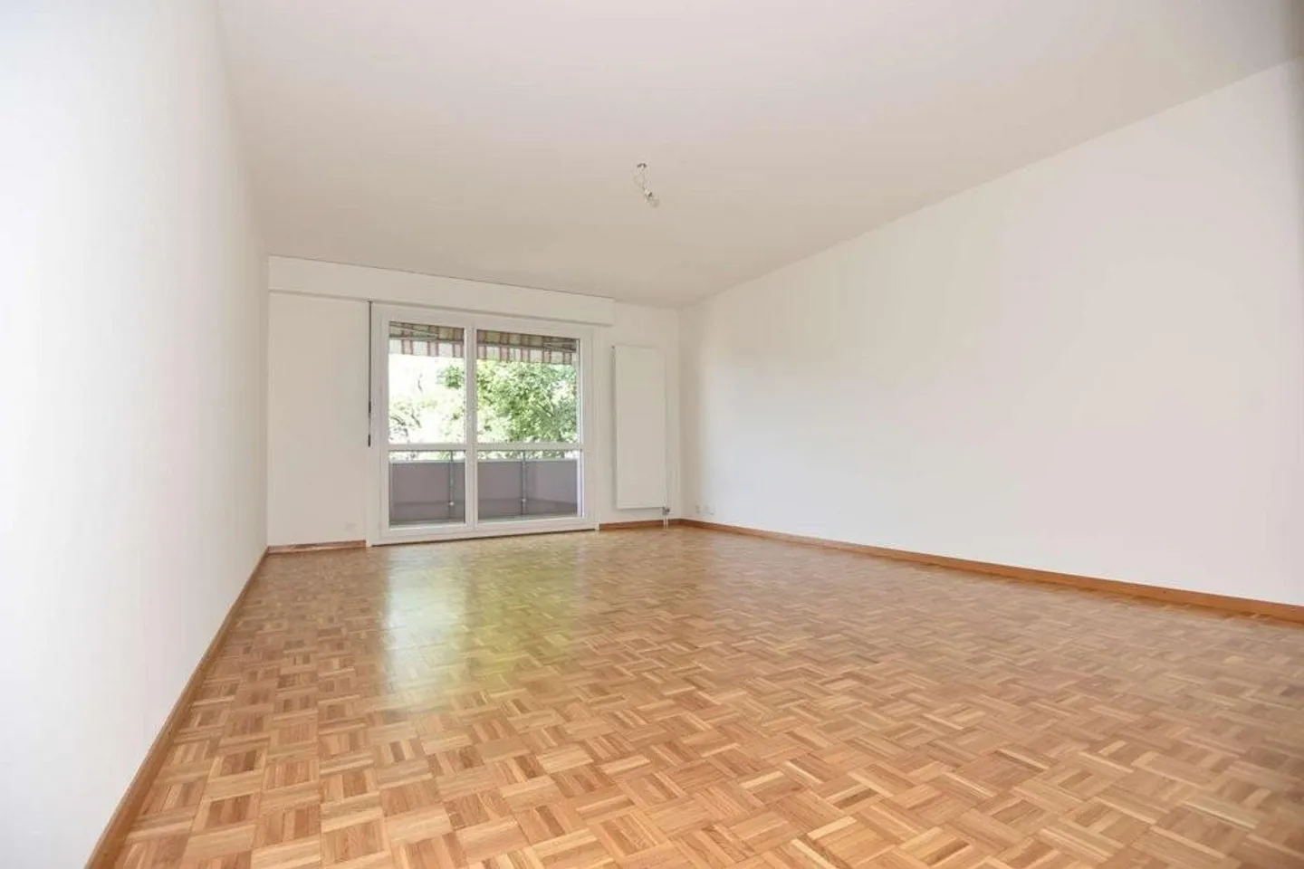 3 rooms in a quiet neighborhood - Photo 4 of 8