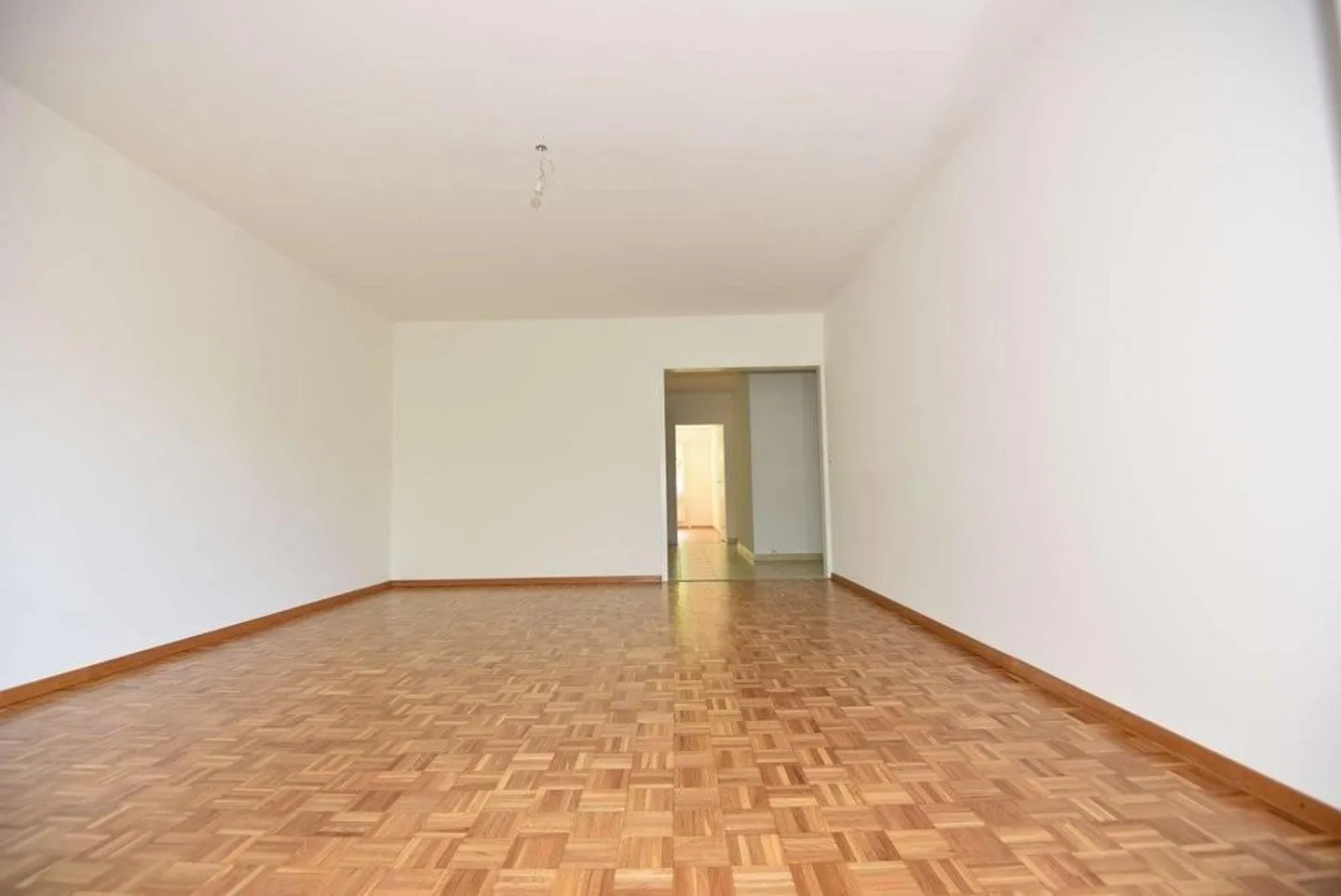 3 rooms in a quiet neighborhood - Photo 5 of 8