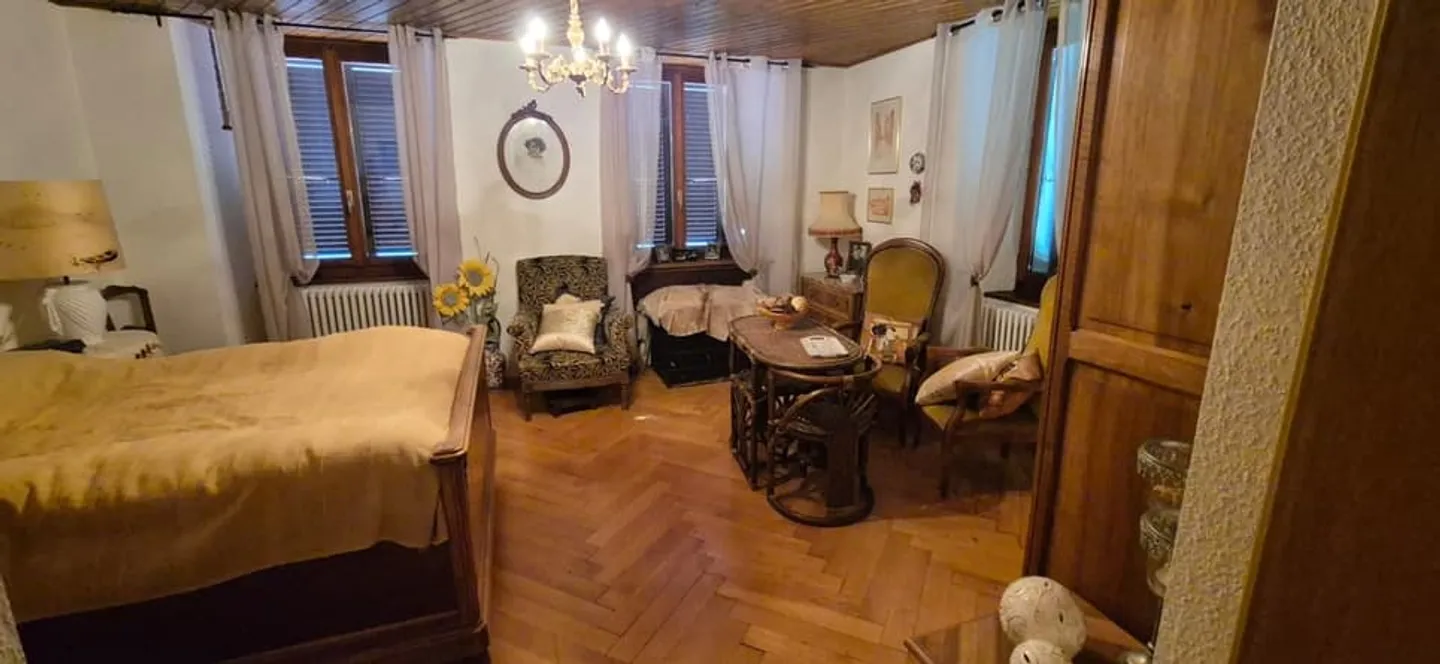 Charmante maison familiale avec grands terrains arborisés à vendre dans un quart - Photo 5 sur 9