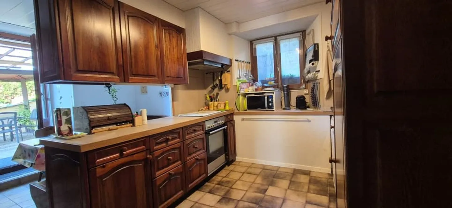 Charmante maison familiale avec grands terrains arborisés à vendre dans un quart - Photo 6 sur 9