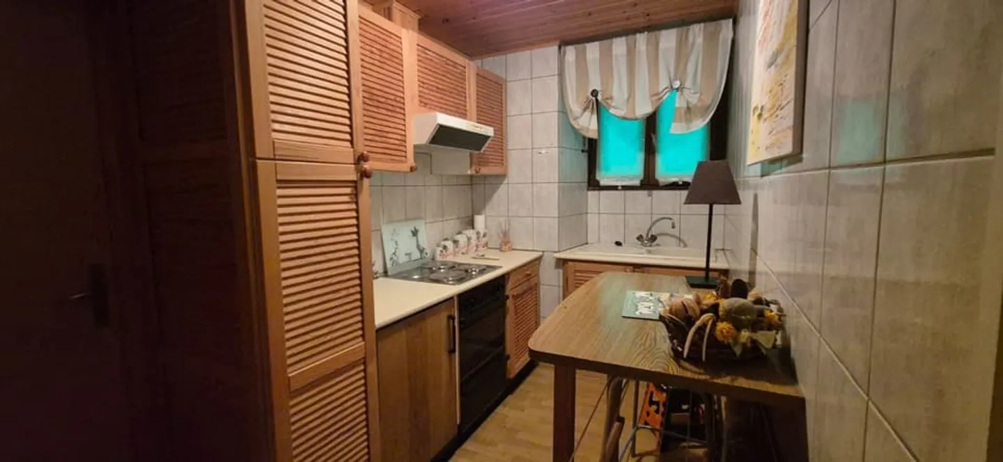 Charmante maison familiale avec grands terrains arborisés à vendre dans un quart - Photo 7 sur 9