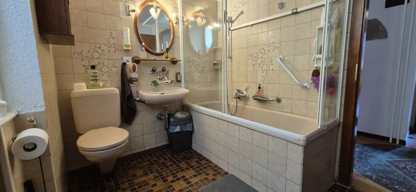 Charmante maison familiale avec grands terrains arborisés à vendre dans un quart - Photo 8 sur 9