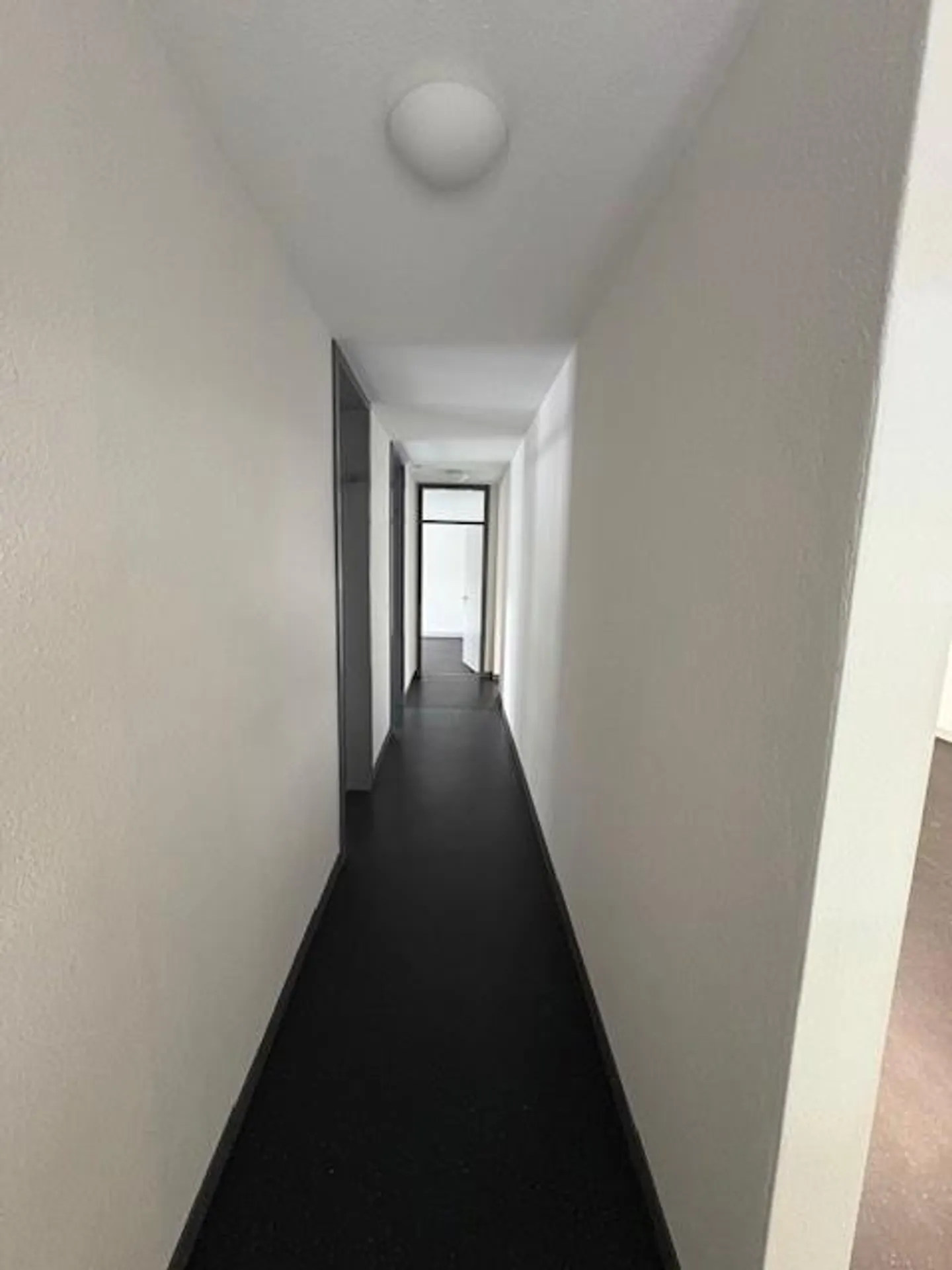 Spazio ufficio in una posizione centrale - Foto 2 di 9