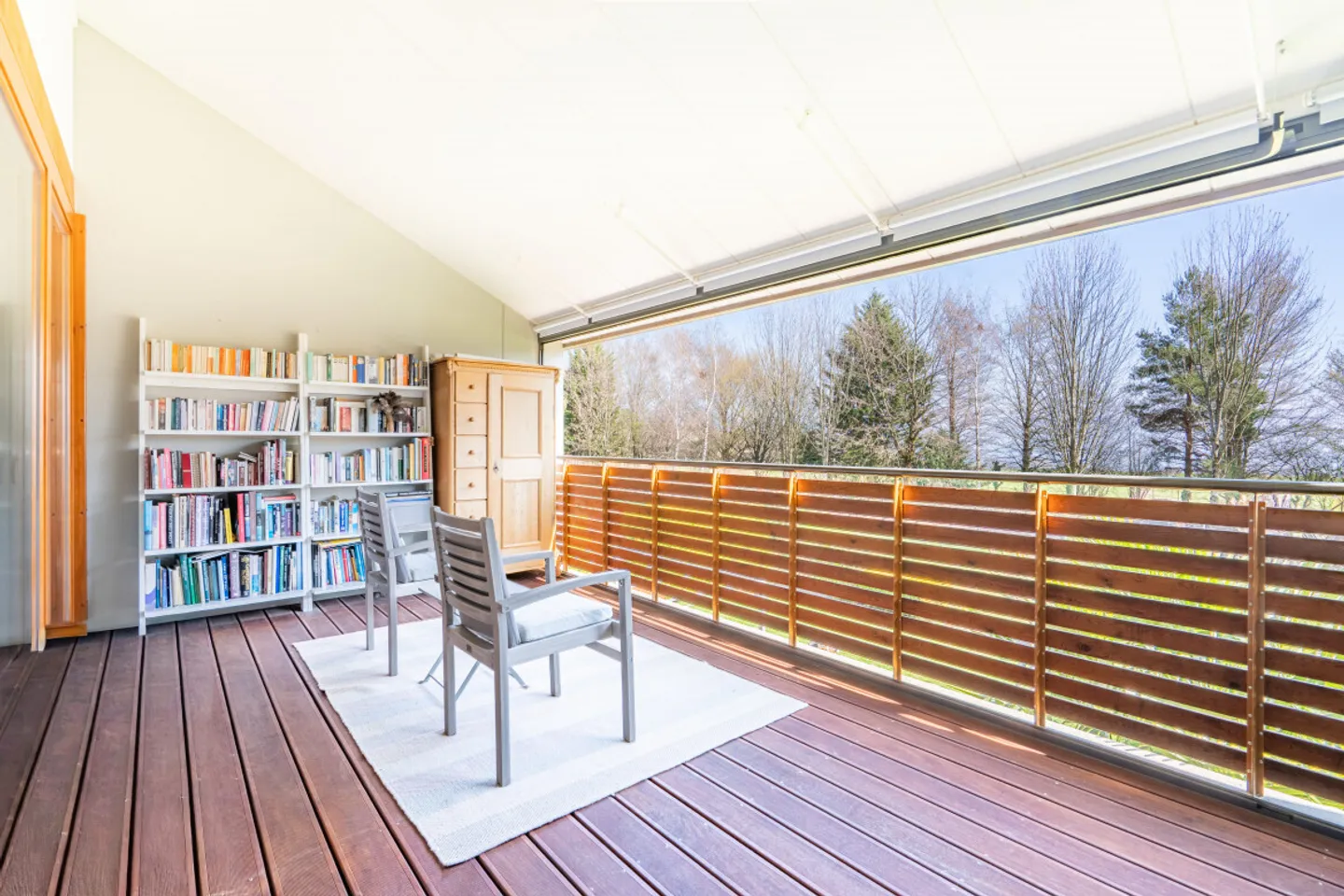 AN IDEAL LOCATION BETWEEN LAKE AND VINES - Photo 7 of 9