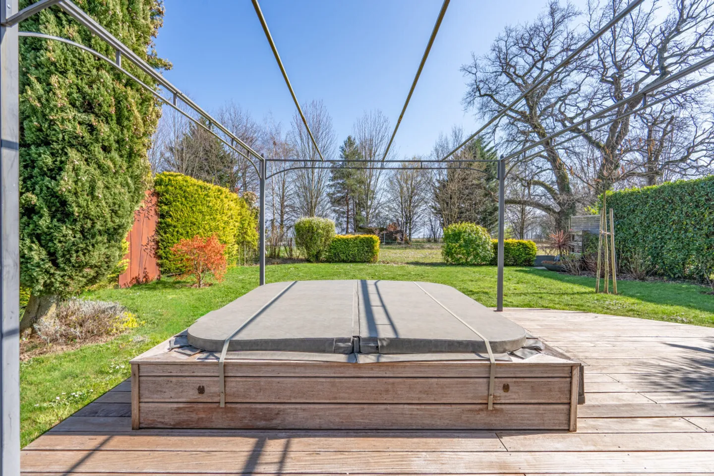 AN IDEAL LOCATION BETWEEN LAKE AND VINES - Photo 9 of 9