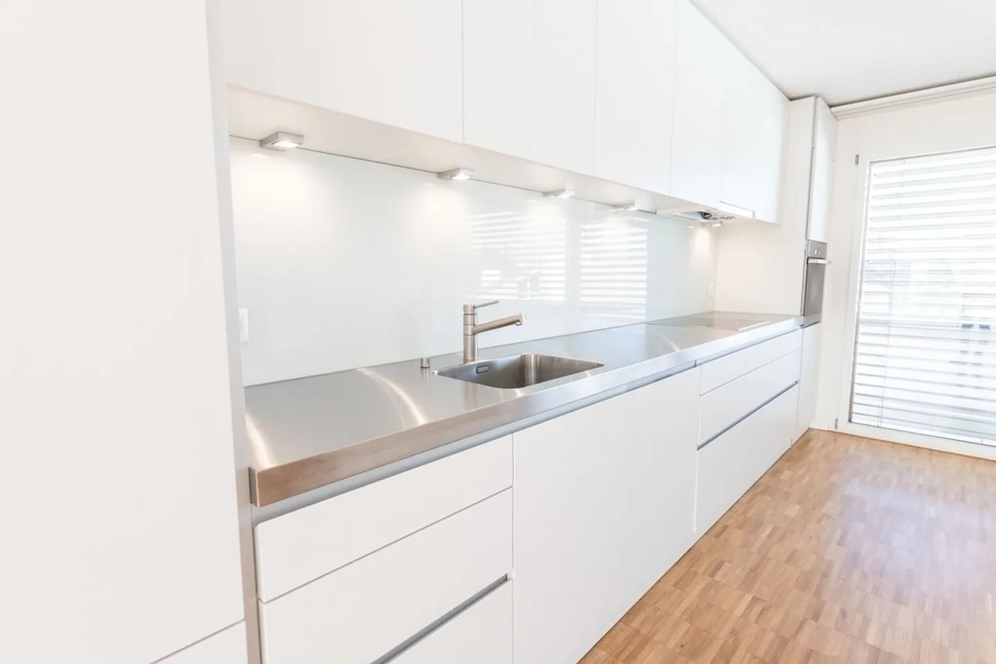 Modern Apartment in Trendy Area - Photo 3 of 6