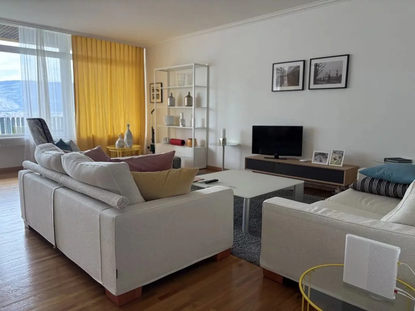 Close to international organizations, furnished 3-room apartment - Photo 1 of 4