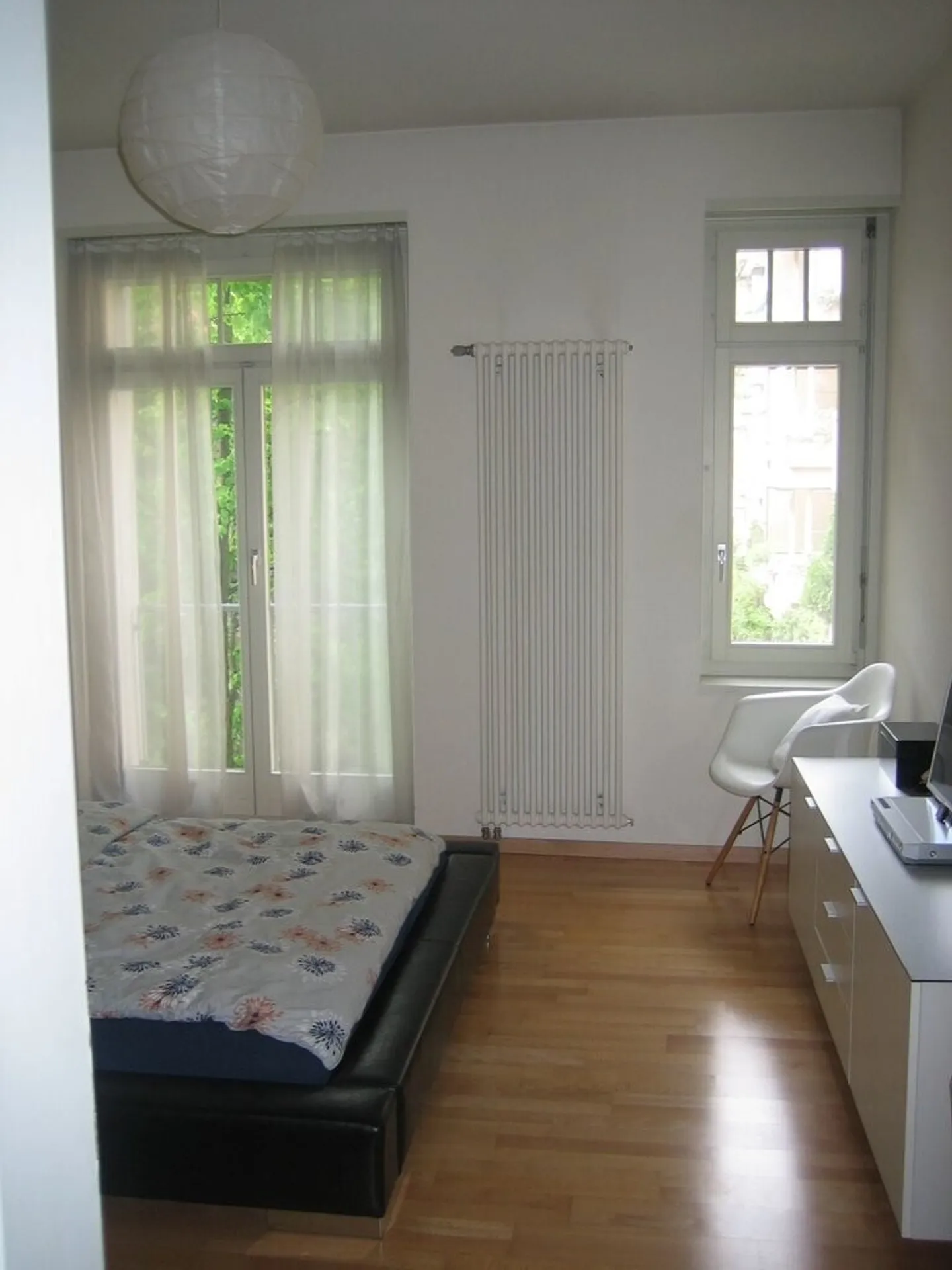 Appartement simple dans un bâtiment représentatif de style Art Nouveau - Photo 5 sur 8