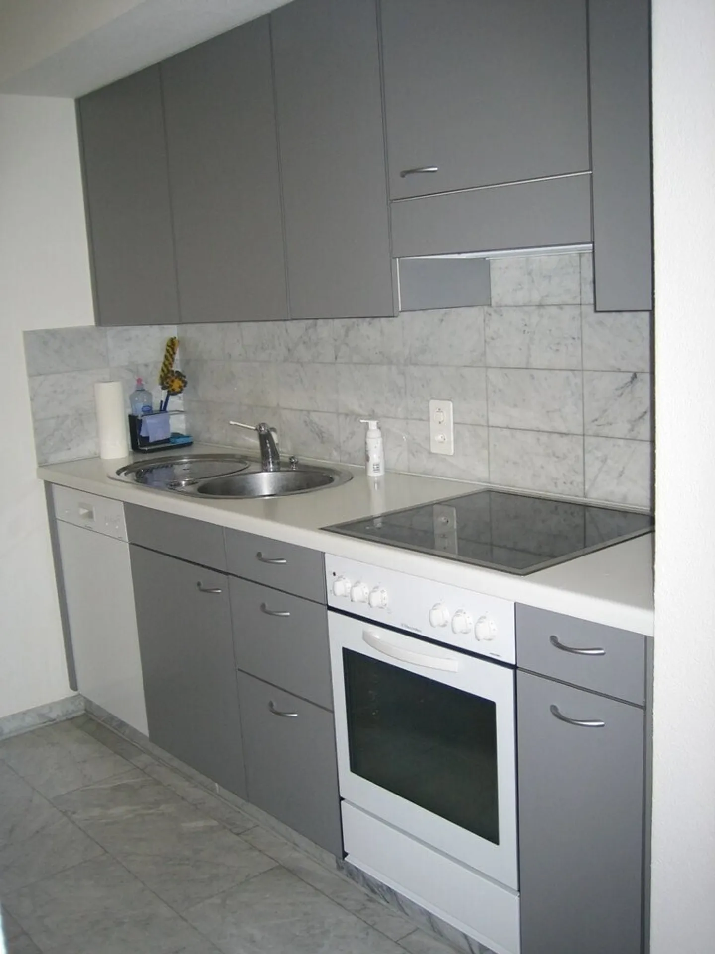 Appartement simple dans un bâtiment représentatif de style Art Nouveau - Photo 6 sur 8