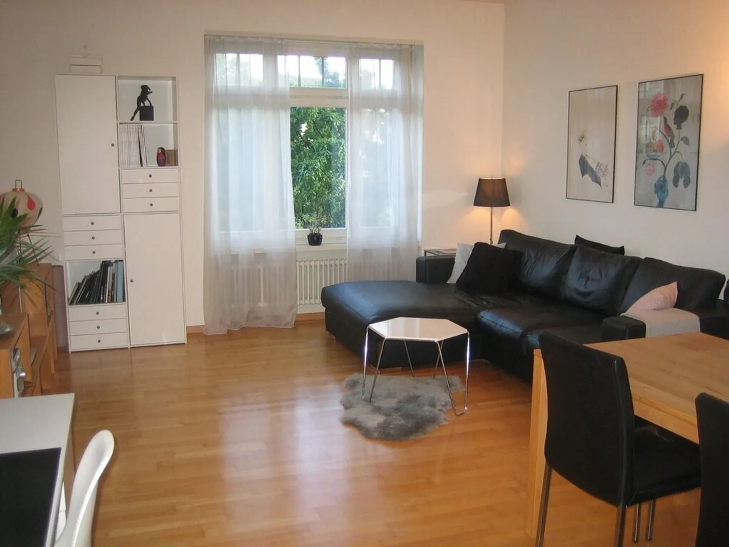 Appartement simple dans un bâtiment représentatif de style Art Nouveau - Photo 3 sur 8