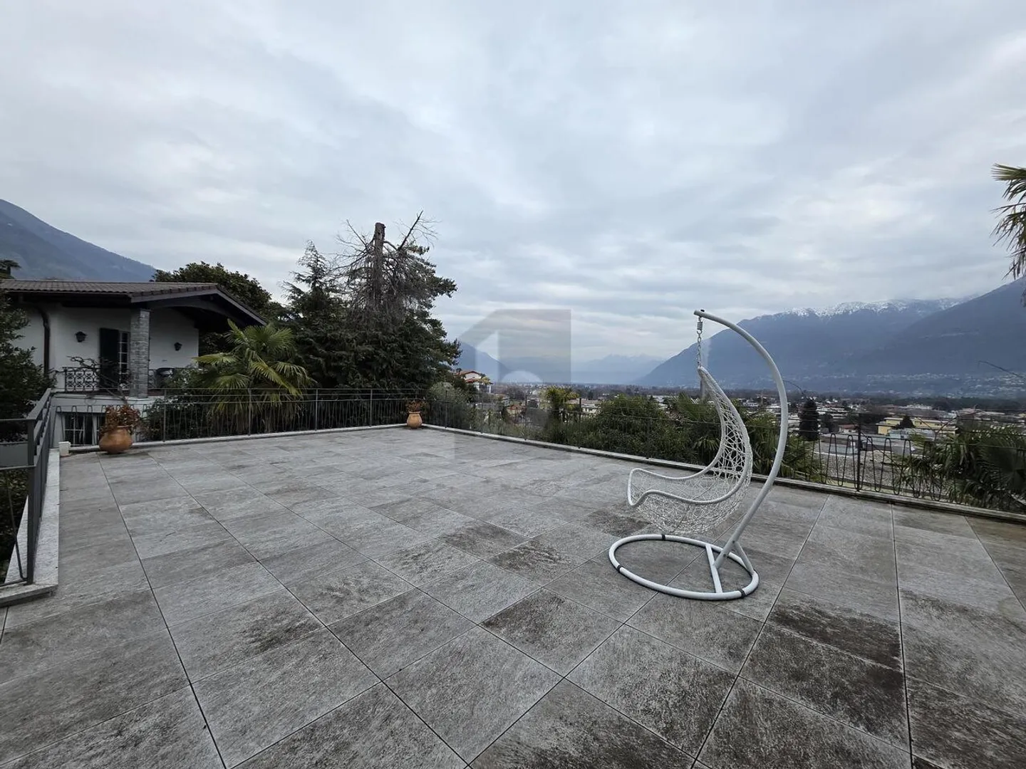 Villa Elegante con Vista Lago - Foto 2 di 6