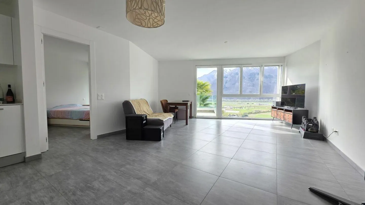 2.5-Room Apartment with Panoramic View - Photo 2 of 8