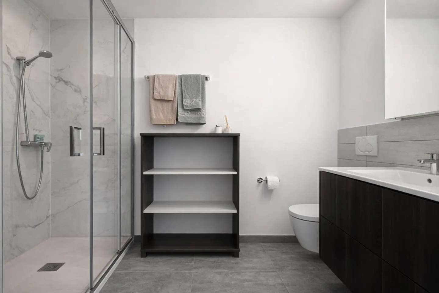 2.5-Room Apartment with Panoramic View - Photo 6 of 8