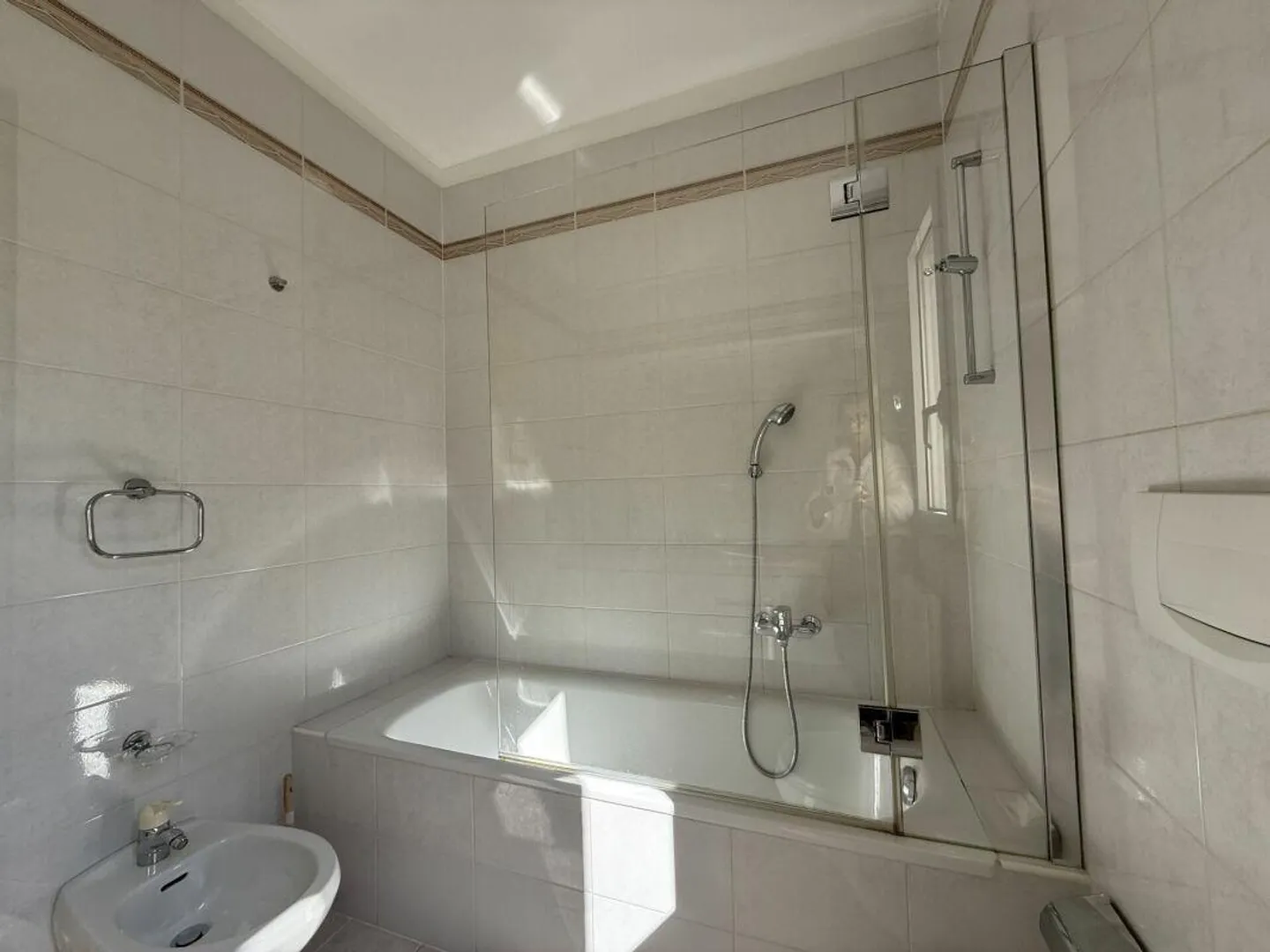 Exclusive location in Castagnola 3.5 rooms - Photo 14 of 16