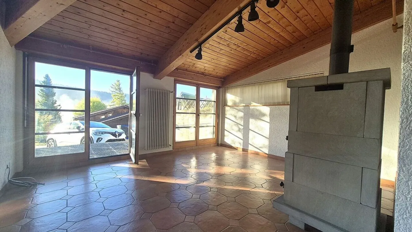 Charming 2.5 rooms with terrace and garage included - Photo 3 of 15