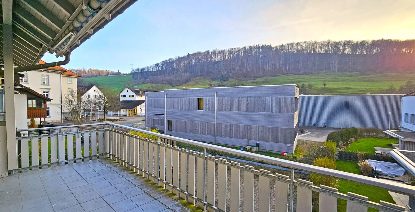 Appartement familial moderne avec balcon ensoleillé et buanderie privée - Photo 7 sur 11