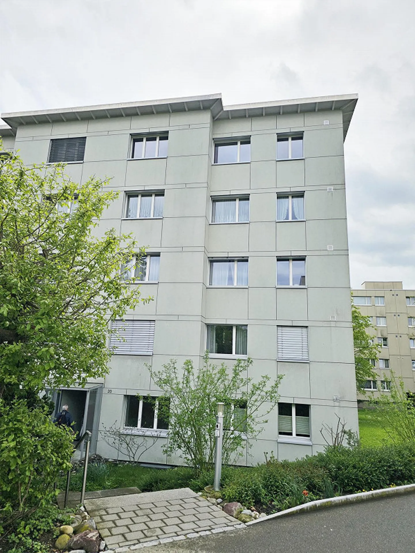 5.5-Room Apartment with Potential in a Quiet Location in St. Gallen-Winkeln - Photo 3 of 12