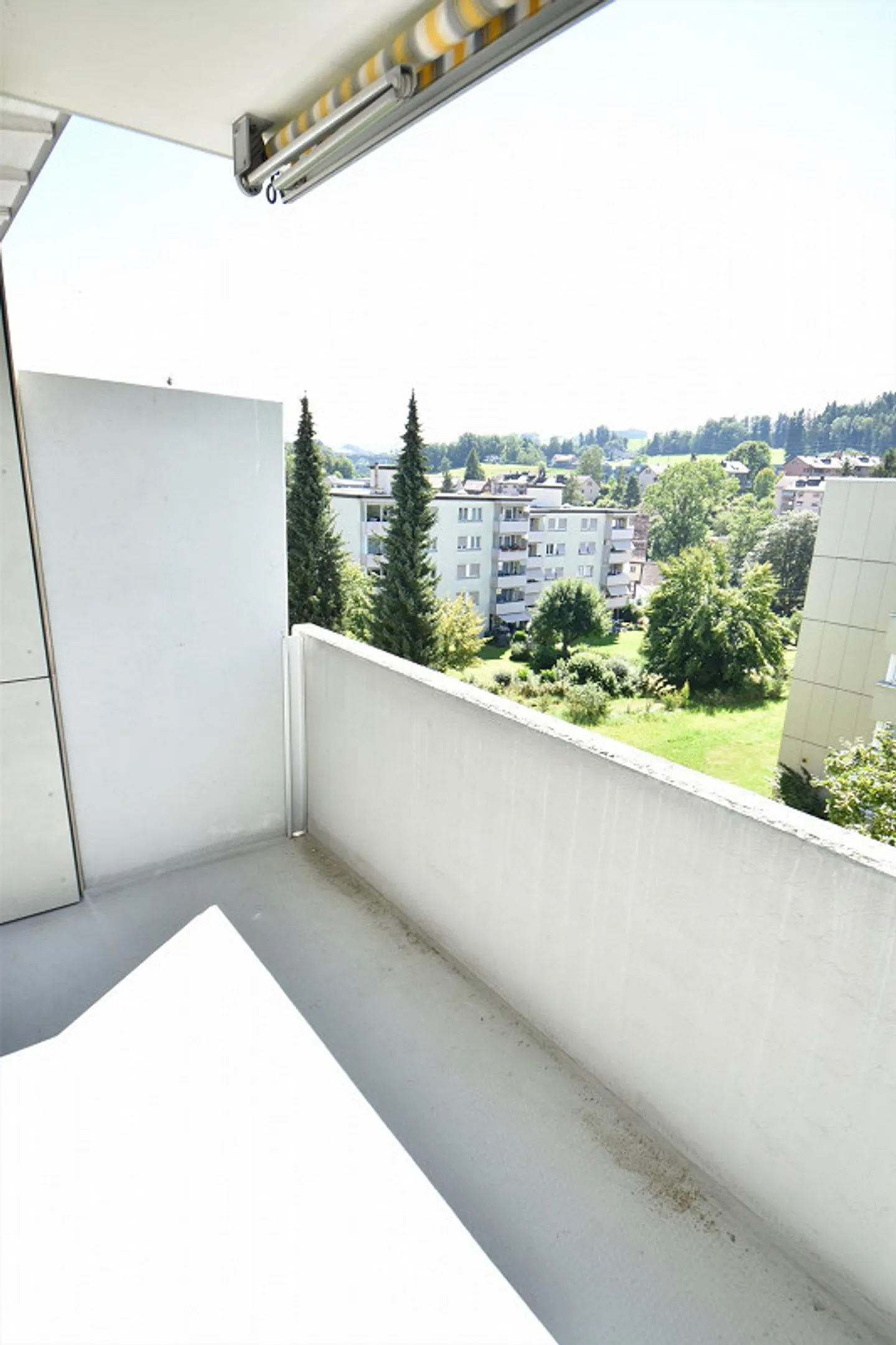 5.5-Room Apartment with Potential in a Quiet Location in St. Gallen-Winkeln - Photo 9 of 12